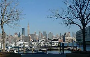 Cesar Suites At New York Harbor